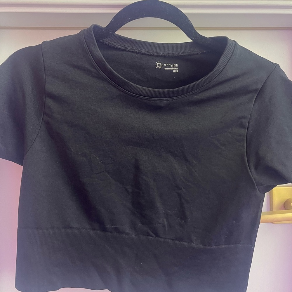 EUC Aerie/Offline black fitted workout top- Smoke free pet free home
